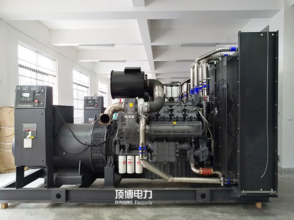 800KW無動柴油發(fā)電機(jī)組 